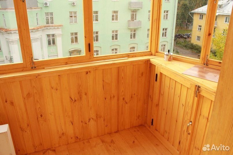 Застеклить лоджию деревянными рамами..