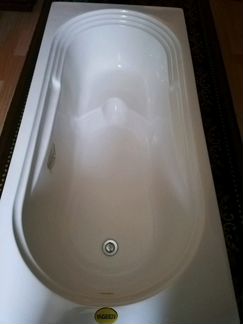 Акриловая ванна со встроенным экраном