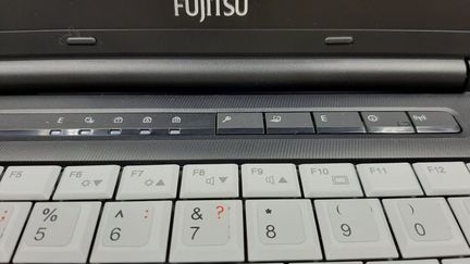 Дв) Ноутбук Fujitsu lifebook S751