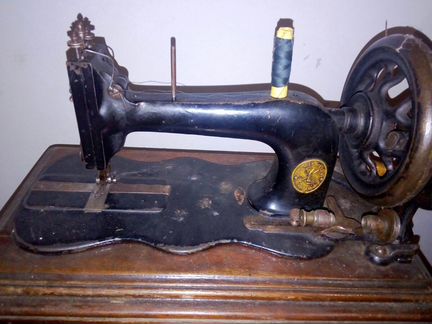 Швейная машина старинная