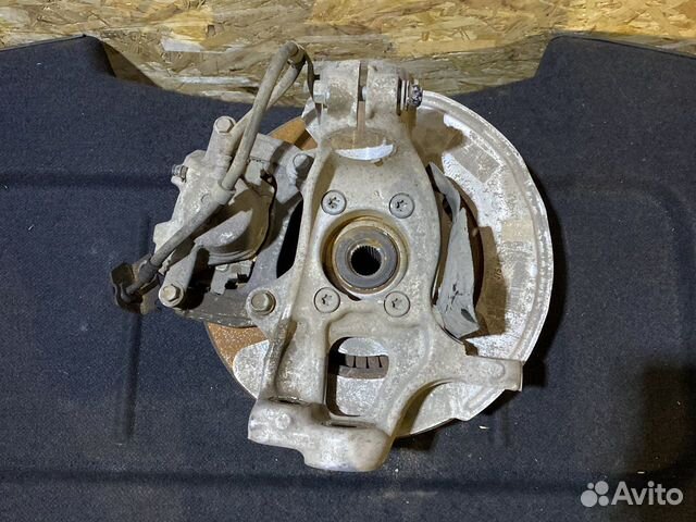 Kia Stinger передний левый кулак