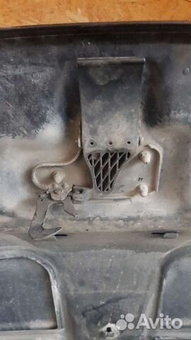 Крюк капота на Audi A8 D3