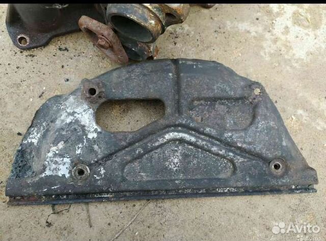 Кожух выпускного коллектора Мерседес W124