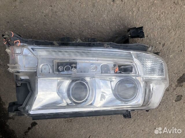 Фара правая на toyota land cruiser 200