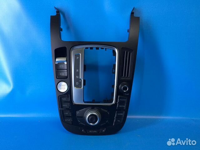 Панель управления мультимедийной системы Audi Q5