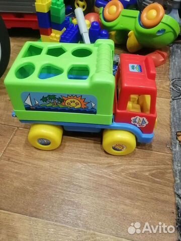 Игрушка машинка-сортер