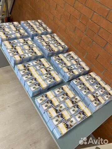 800 пачек сувенирных денег