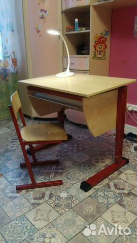 Стол письменный для школьника