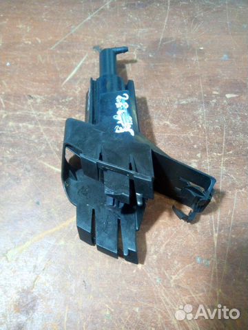 Форсунка омывателя передняя правая Nissan Qashqai