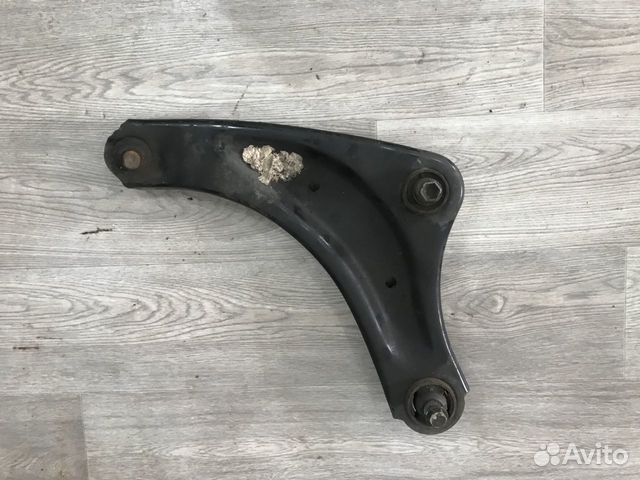 Рычаг передний левый на Nissan Juke