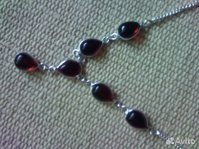 Серебряное ожерелье с гранатом Серебряное ожерелье с гранатом