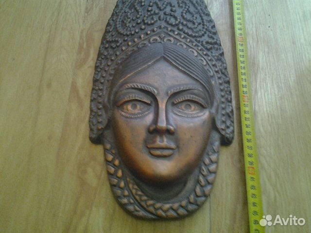 Маска девушки из металла
