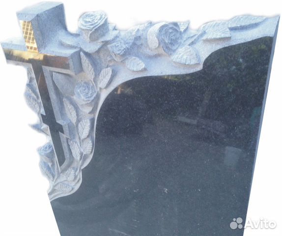 Памятник с розами и крестиком Памятник с розами и крестиком