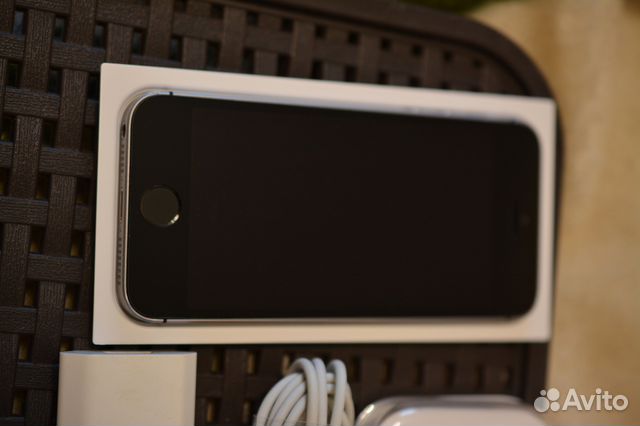 Продам iPhone SE 32 GB Продам iPhone SE 32 GB