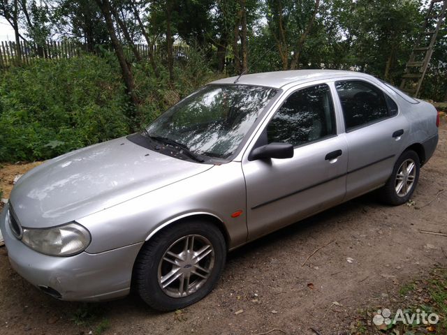 Ford Mondeo 1.8 AT, 1998, битый, 240 000 км