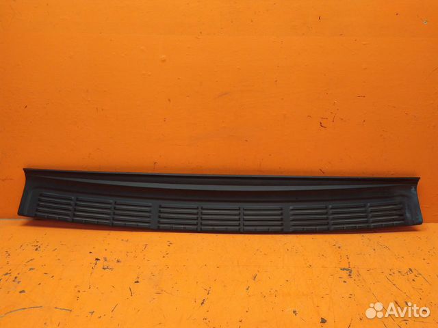 Накладка бампера задняя верхняя Toyota Land