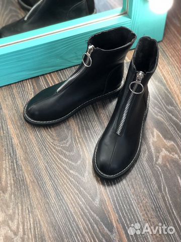 Ботинки демисезонные на молнии черные