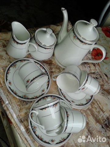 Фарфоро-фаянсовый чайный сервиз Фарфоро-фаянсовый чайный сервиз