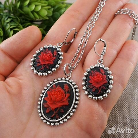 Комплект с камеями Красная роза, подвеска и серьги Комплект с камеями Красная роза, подвеска и серьги