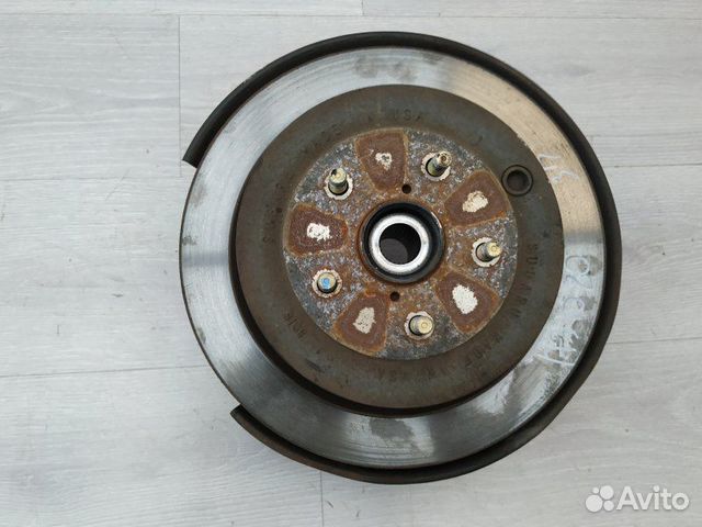 Кулак задний правый 28411XA00A Subaru Tribeca B9