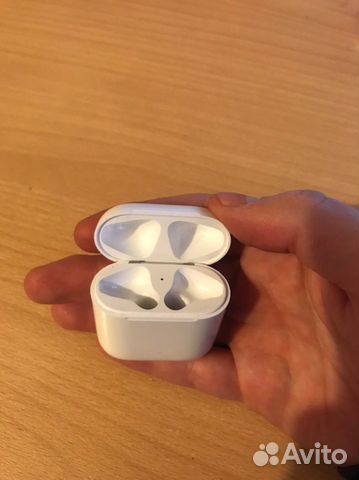 Беспроводной зарядный футляр для AirPods Беспроводной зарядный футляр для AirPods