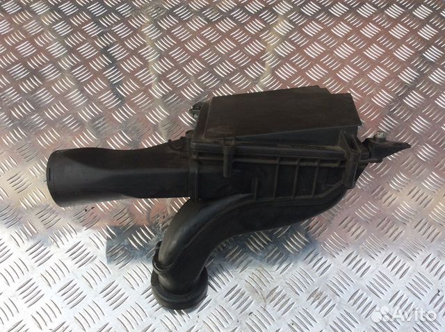 Корпус воздушного фильтра слева Mercedes W221 S Корпус воздушного фильтра слева Mercedes W221 S