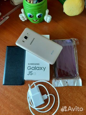 Телефон Samsung galaxy j5