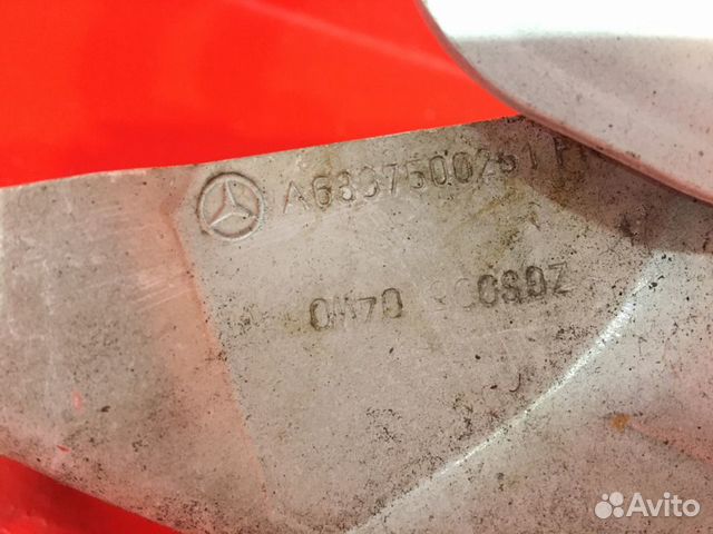Петля капота левая Mercedes-Benz V-Class (Vito Петля капота левая Mercedes-Benz V-Class (Vito