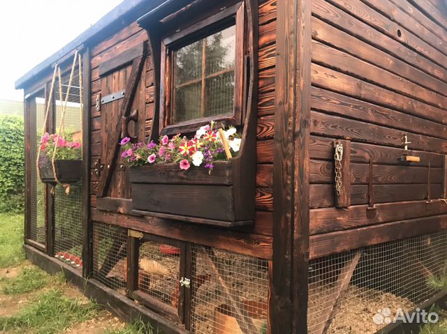 Зимний курятник из обоженного и дерева со состарив