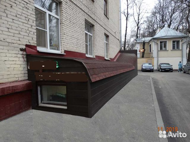 Продам 1/2 помещения Продам 1/2 помещения