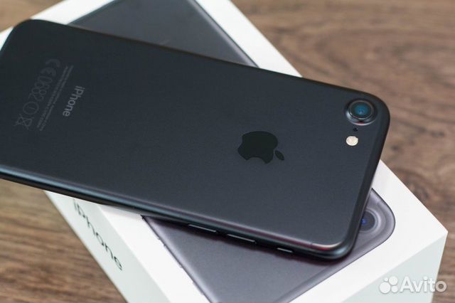 Телефон iPhone 7 black 32gb