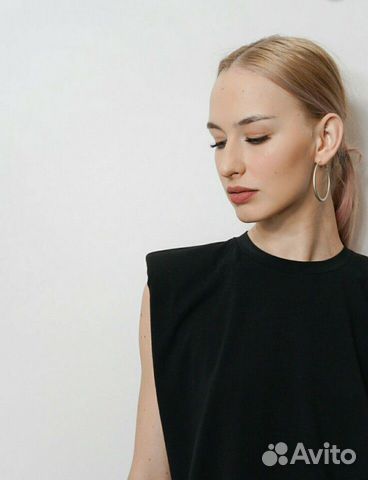 Футболка с подплечниками Футболка с подплечниками