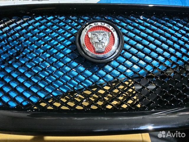 Эмблема решётки радиатора Ягуар XF