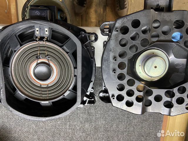 Мидбасы под сидения на BMW X5 e70