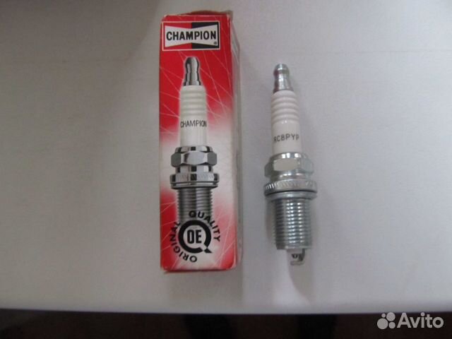 Свеча зажигания Champion RC8PYP и Denso IKH 20