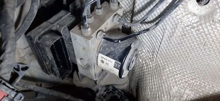 Блок ABS VW Jetta 6