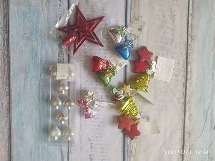 Игрушки и звезда на елку