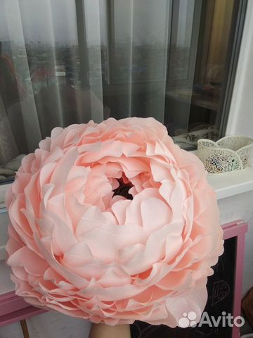 Ростовой цветок из гофрированной креп бумаги