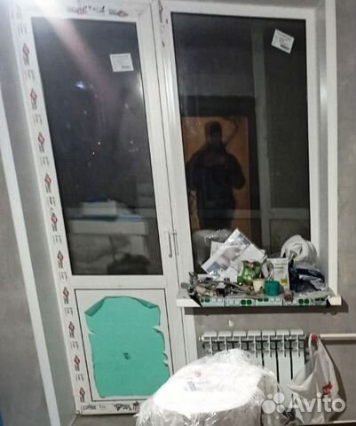 Пластиковое окно с подоконником