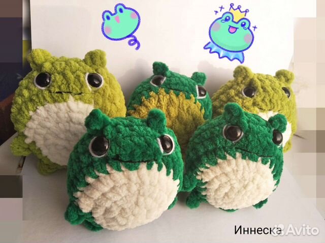 Лягушки брелки вязаные плюшевые