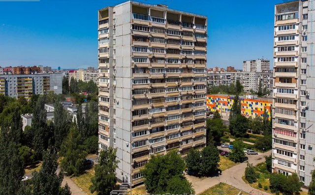 2-к. квартира, 56 м², 1/16 эт.