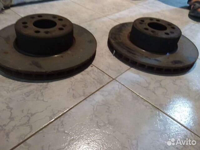 Передние тормозные диски на а/м Мерседес 140