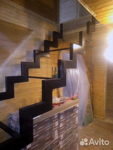 Открытая лестница в дом на 90 градусов