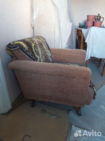 Диван и два кресла бу в хорошем состоянии,ковровая