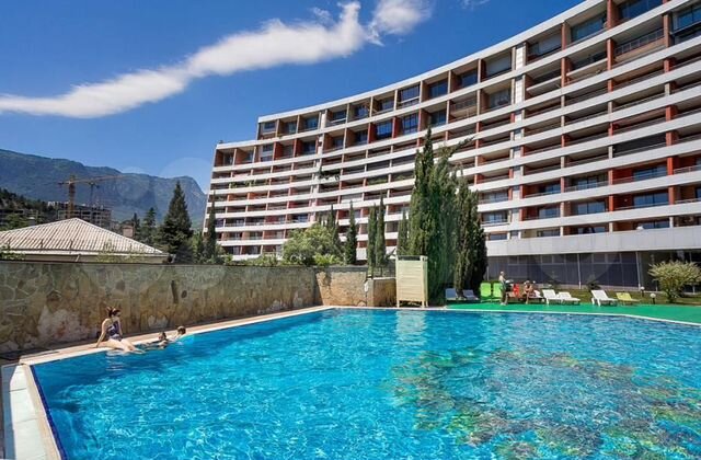 2-к. квартира, 71 м², 1/12 эт.