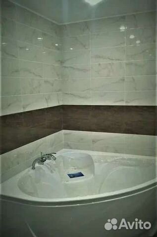 Кафельщик укладка плитки в ванне на пол стены