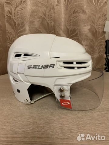 Хоккейный шлем