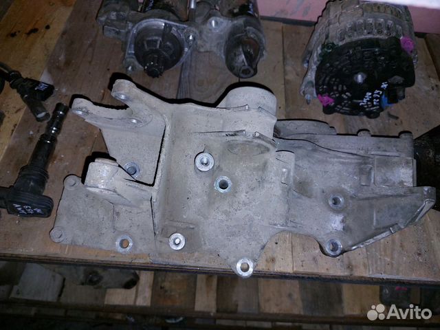 Кронштейн генератора вискомуфты 1.6 AHL Audi A4 B5