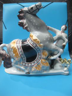 Статуэтка фарфоровая конек горбунок