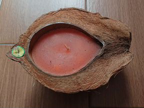 Свеча ароматическая в настоящем кокосе